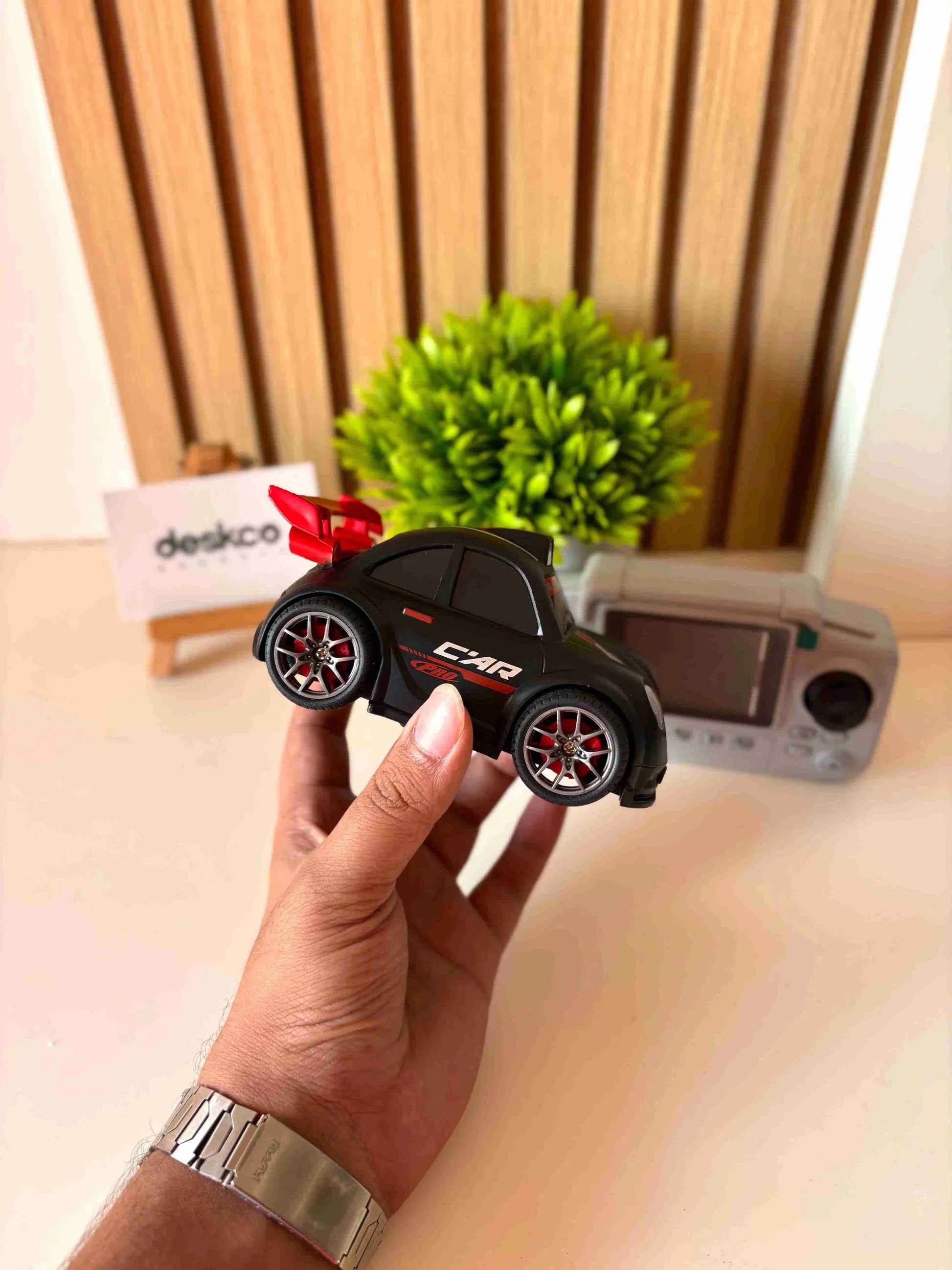 Motion car on hand